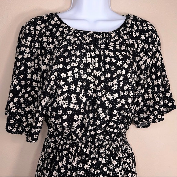 Small H&M Black White Floral Print Peasant Dress Smocked Waist Accent - Picture 7 of 13